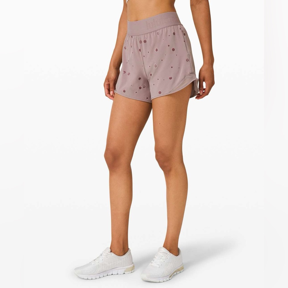 Lululemon / HOTTY HOT SHORT 4" *LOGO / Poco Logo Foil Violet Verbena, size 8
